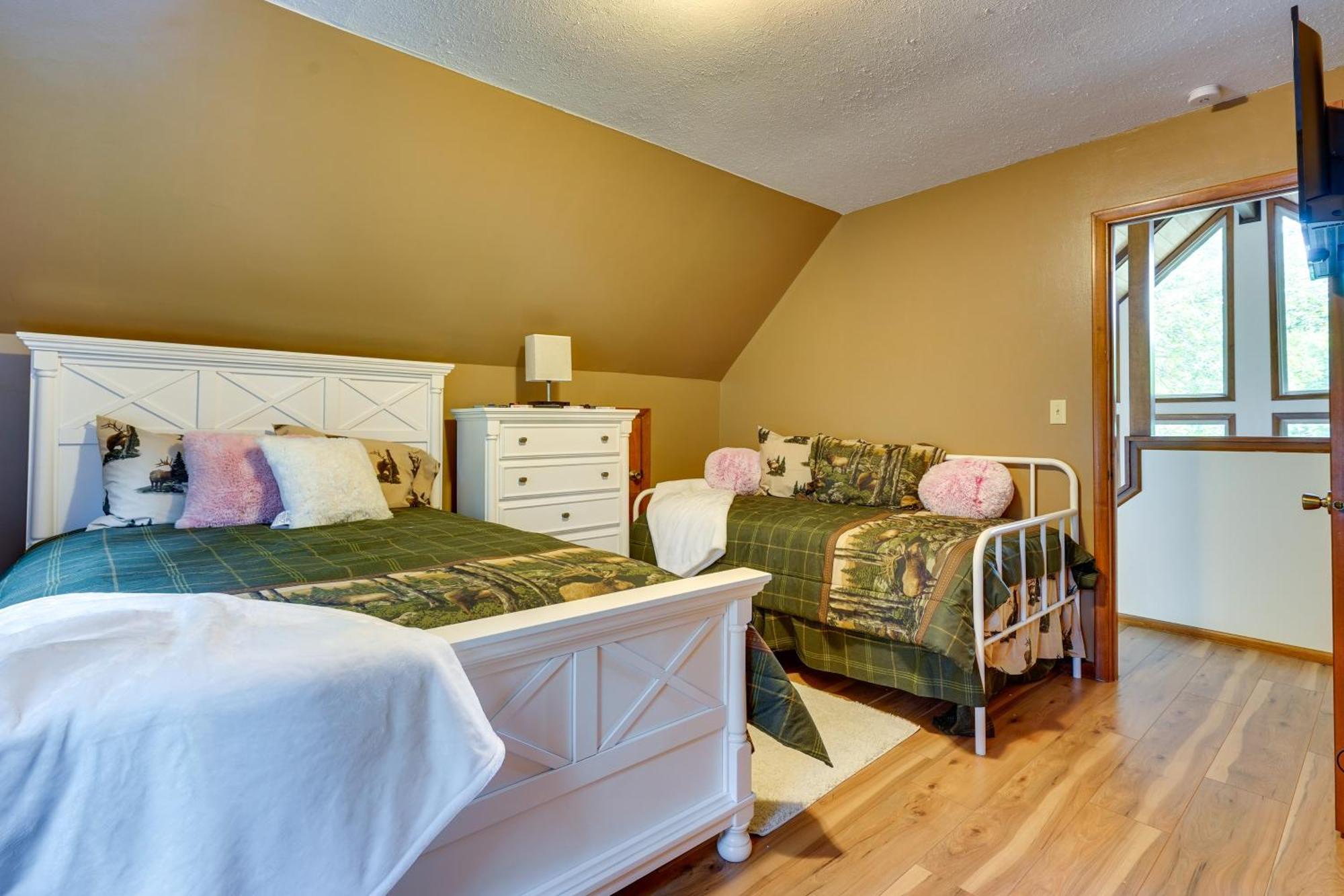 Howard Cabin Rental About 3 Mi To Apple Valley Lake! Mount Vernon Exterior photo