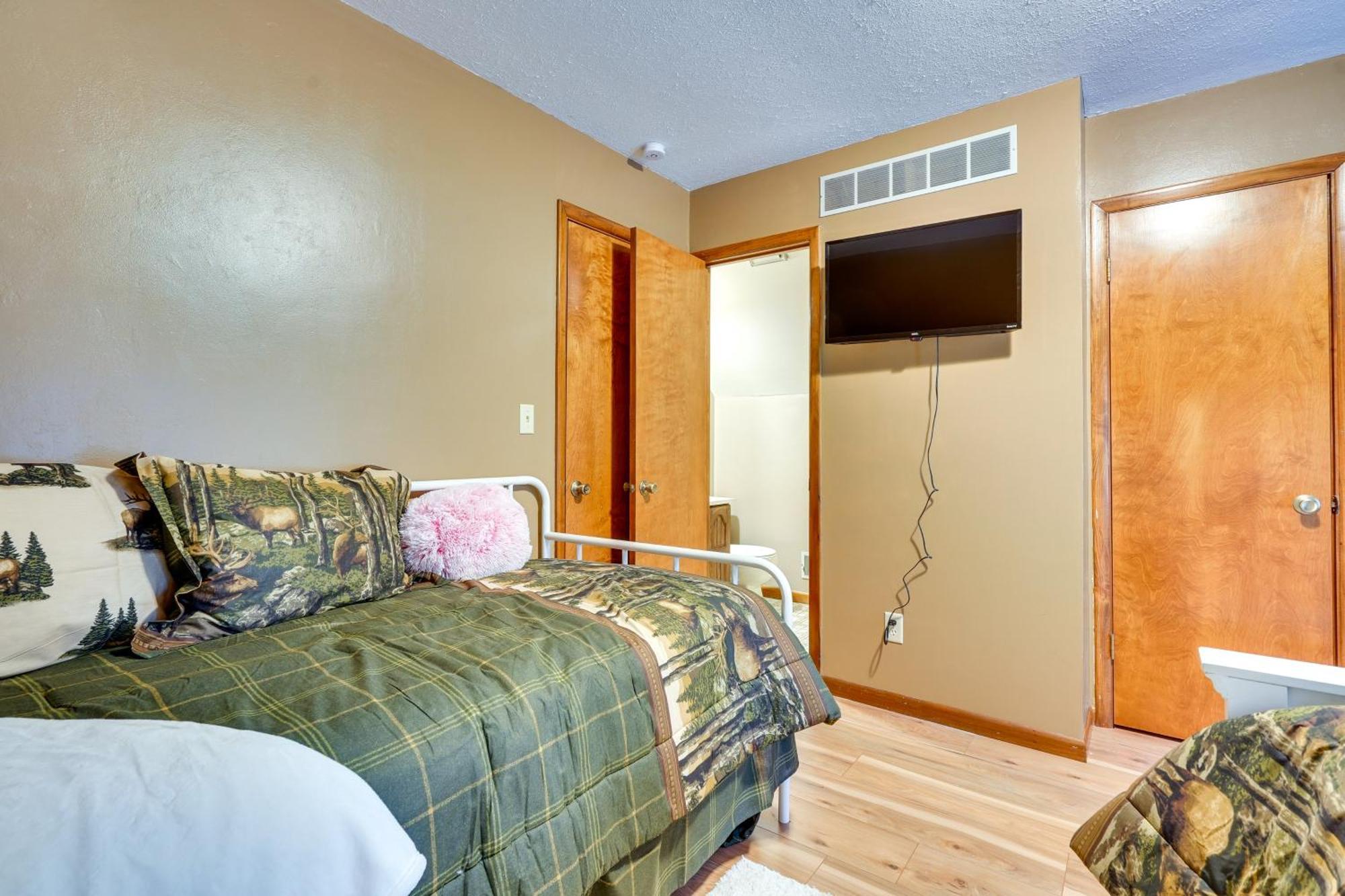 Howard Cabin Rental About 3 Mi To Apple Valley Lake! Mount Vernon Exterior photo